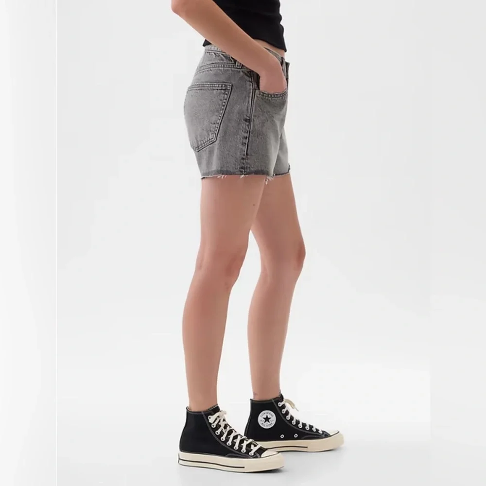 GAP Low Rise Stride Denim Shorts - Picture 4 of 9